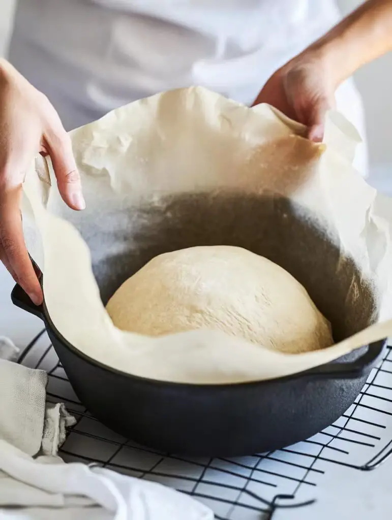 JoghurtBrot – schnell gemacht & super knusprig 4 Teigvorbereitung zum Backen im Gusseisentopf 1 Leckere Ideen